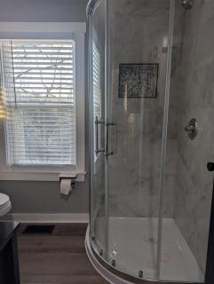 Meet Virginia less than 1 mile from casino and downtown - 7