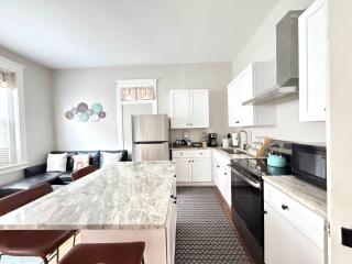 Carytown nest King Bed fully fenced - 3