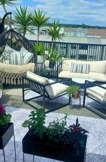 Penthouse, seaview, free pk, 2 bdbath, 5 min walk - 1