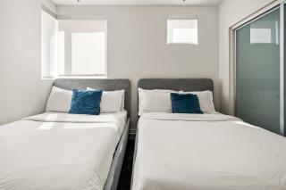 Heart of the Santa Monica Chic 2 bedroom condo - 4