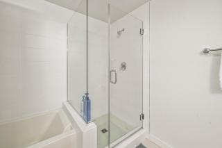 Heart of the Santa Monica Chic 2 bedroom condo - 2