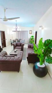 Karachi Gulshan e Iqbal Luxury 3 Bedrooms Drawing Lounge Furnished Apartment - 2