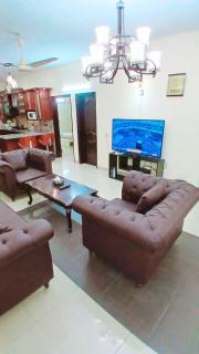 Karachi Gulshan e Iqbal Luxury 3 Bedrooms Drawing Lounge Furnished Apartment - 4