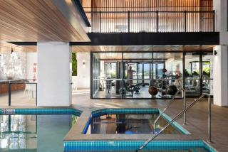South Bank Modern 2BR Riverside Retreat - 1