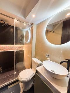 Moderno y luminoso, a 14 minutos del aeropuerto - 8