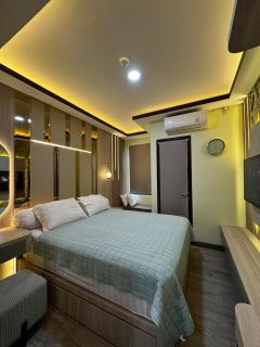 Apartement Transpark Cibubur by Raya Property with Pool View & Netflix 4 - 8