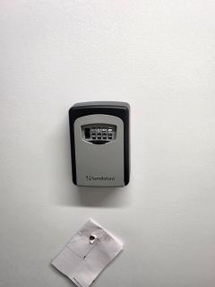 Modern Private Townhouse Close to City & Transport - 8