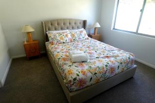 Modern Private Townhouse Close to City & Transport - 1