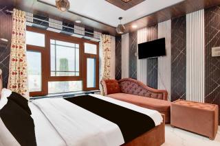 Collection O Foreshore Road Srinagar - 7