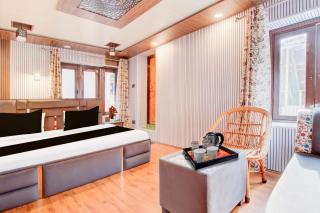 Collection O Foreshore Road Srinagar - 4