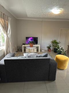 Prime Ezulwini 1-Bedroom Near Corner Plaza & Wi-Fi - 0