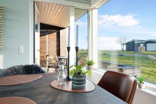 New Modern Holiday Home Near The Beach - 9