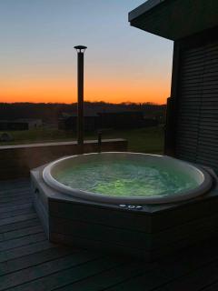 New Modern Holiday Home Near The Beach - 3