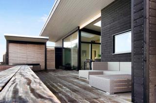 New Modern Holiday Home Near The Beach - 1