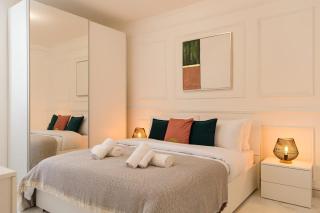 Designer Apt Maltese Balcony Steps Away From Sea - 4