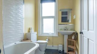 Huge House in Derby City Centre Free Parking - 5