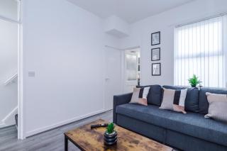 3BDR House By Eason Stays Shorts Liverpool - 4