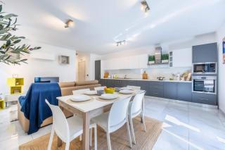 Palazzo Ducoss - Apt 5 - Three Bedroom Two Bathroom - 8