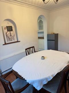 4 BDR House By Eason Stays Short Lets Warwickshire - 1