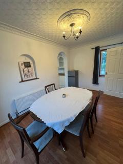 4 BDR House By Eason Stays Short Lets Warwickshire - 2