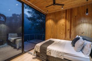 Birds Eye Estate- Mirror House - 1