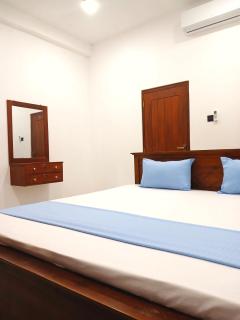 River Side Holiday Inn - 4