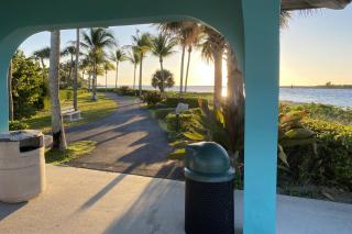 Ocean Front on Harbor Island - 9