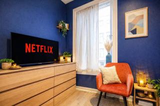 SUPERCentraL Double BED FAST WiFi Smart TV FUN - 9