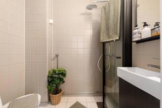 SUPERCentraL Double BED FAST WiFi Smart TV FUN - 2