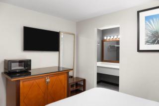 Basecamp Puyallup a Travelodge by Wyndham - 2