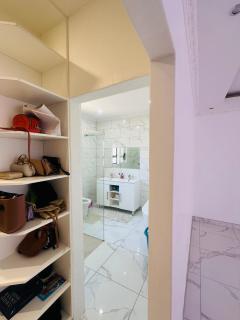 Private entrance room behind out of Africa - 1