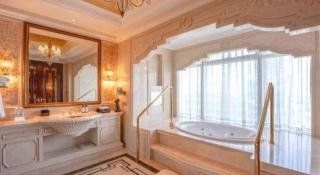 Dongwu New Century Grand Hotel Huzhou - 1