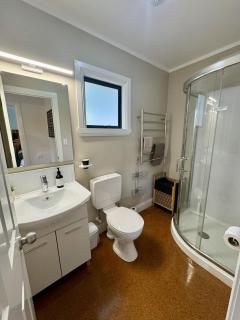 Redwood Cottage - Essential Comfort - 7