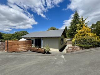 Redwood Cottage - Essential Comfort - 4