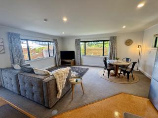 Redwood Cottage - Essential Comfort - 1