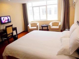 GreenTree Inn Taicang Baolong Square Hotel - 3