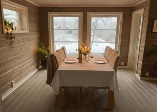 Cozy family cabin with fireplace and near ski trails - 7