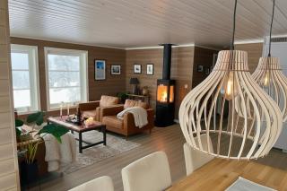 Cozy family cabin with fireplace and near ski trails - 9