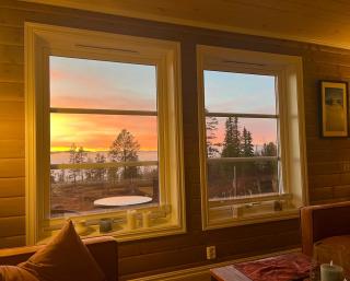 Cozy family cabin with fireplace and near ski trails - 6