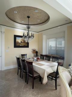 Sweet Graceful Home King Size Bedroom one Queen Both for Two Guests - 0