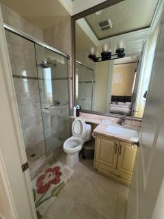 Sweet Graceful Home King Size Bedroom one Queen Both for Two Guests - 6