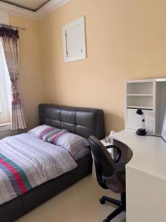 Sweet Graceful Home King Size Bedroom one Queen Both for Two Guests - 5