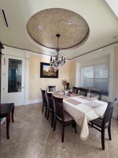 Sweet Graceful Home King Size Bedroom one Queen Both for Two Guests - 4