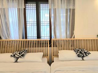 Gyeongbokgung Seochon Dalbit - 1