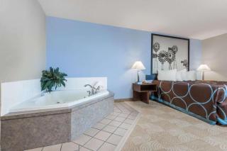 Super 8 By Wyndham Beloit - 1