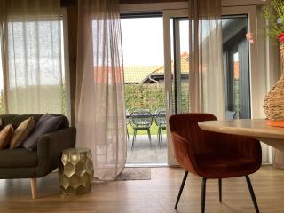 4-person chalet La Casita by the water with parking space - 8