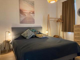 4-person chalet La Cabana by the water with parking space - 6