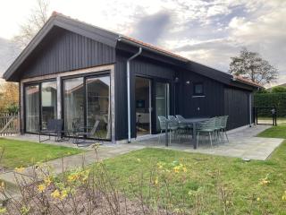 4-person chalet La Cabana by the water with parking space - 2