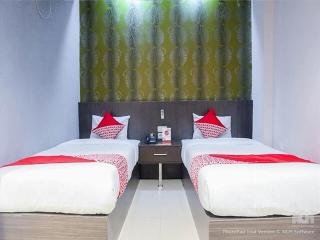 Majestiq Hotel by TripleTree - 6