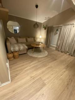 Furnished outhouse - 1